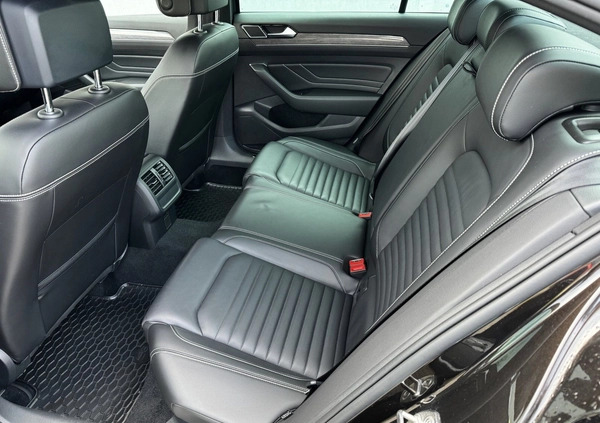 Volkswagen Passat cena 119900 przebieg: 67940, rok produkcji 2019 z Chełmno małe 277